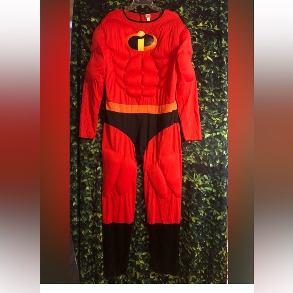 Mr. Incredible Halloween costume